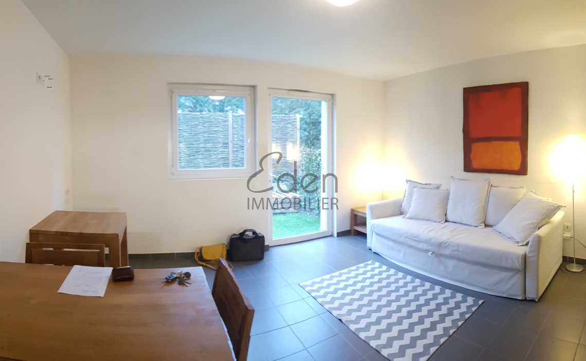 À vendre   Studio meublé avec terrasse à Segny   Idéal inves