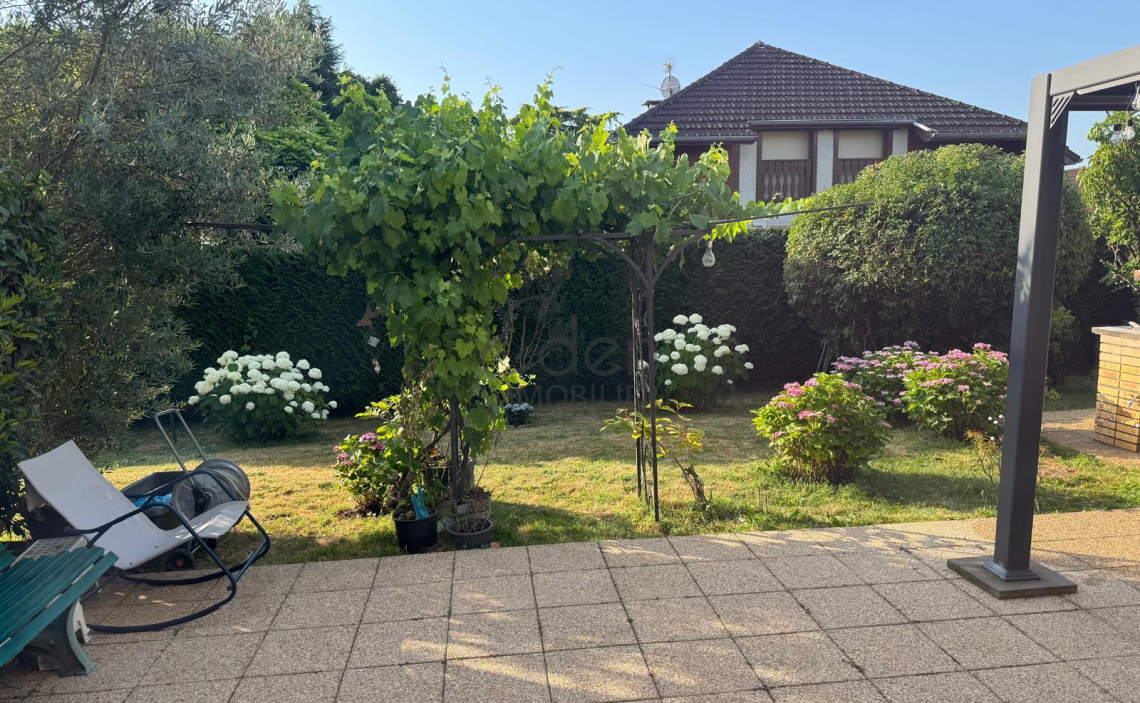  Villa familiale  T5 avec piscine sur un terrain de 900 m2
