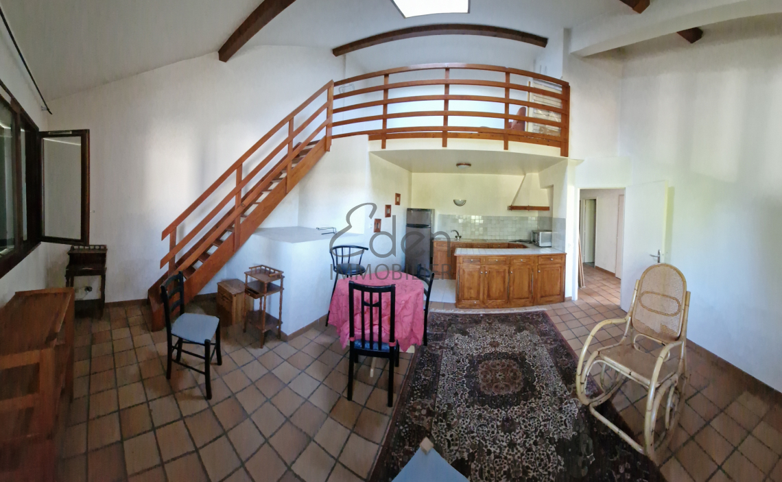 À vendre   T2 +  grande mezzanine et fort potentiel d'évolut
